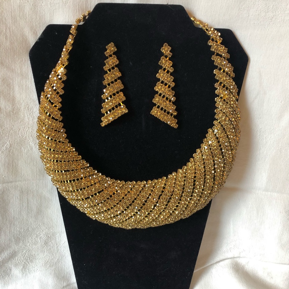 Fashion necklace with matching dangle earrings